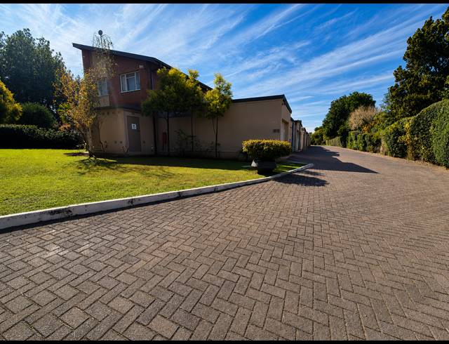 2 BEDROOM DUPLEX FOR SALE IN THREE RIVERS PROPER